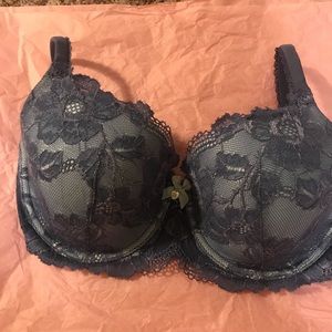 32DDD Victoria’s Secret- body by Victoria Demi